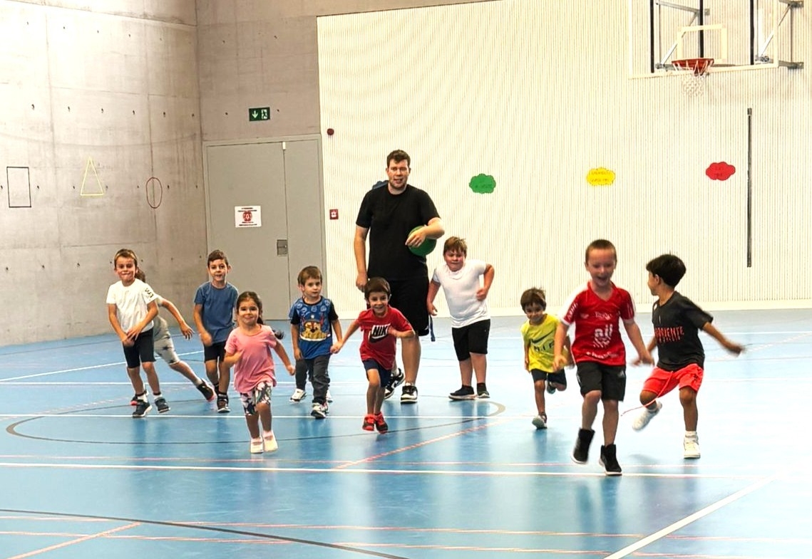 Giovani atleti della Scuola Basket